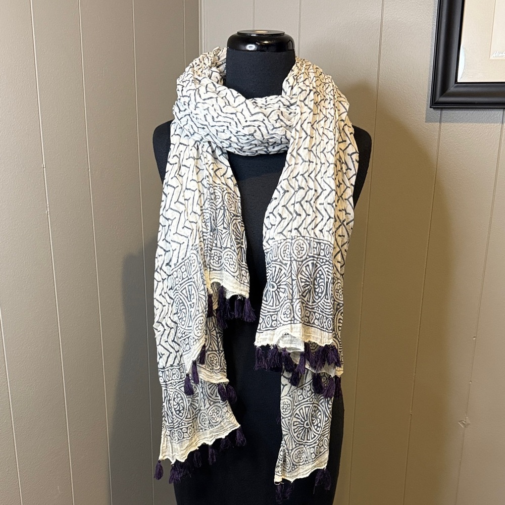 B14 Women’s Chic Navy Purple and White Patterned Scarf